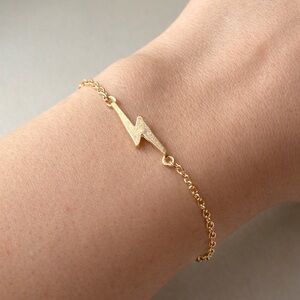 5/25✨✨Minimal Gold Lightning Bolt Bracelet for Women